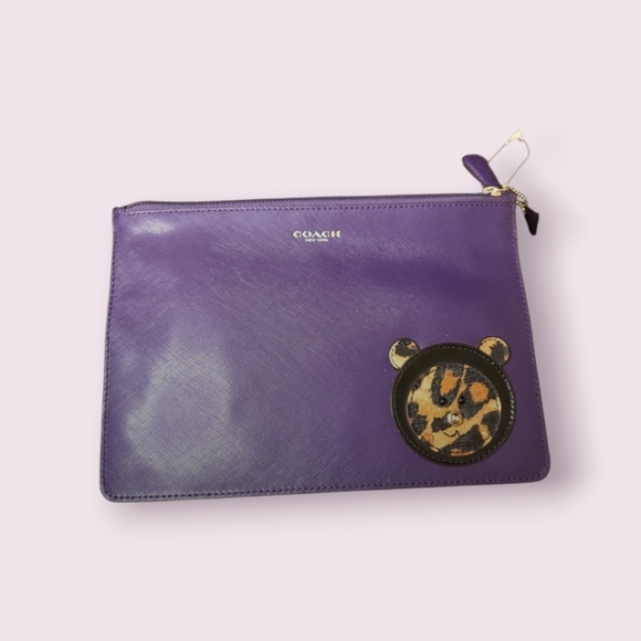 Coach Darcy Large Clutch w/Leopard Bear Patch, NWOT - Picture 3 of 6